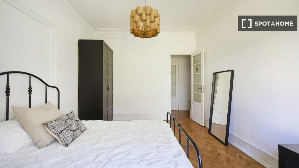 Double room Lisbon, 9 beds — photo 13