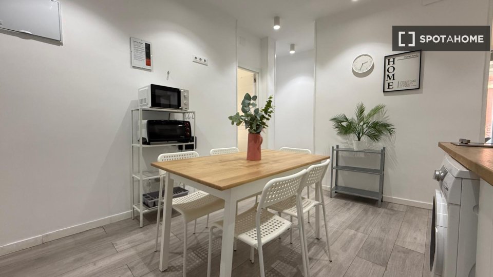 Double room Madrid, 6 beds — photo 30