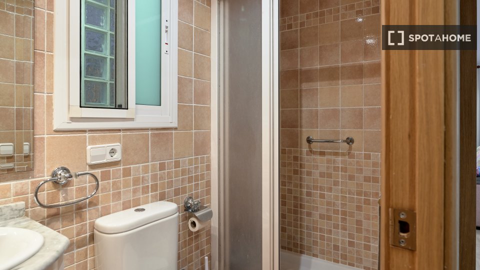 Double room Valencia, 1 bed, 90m² — photo 5