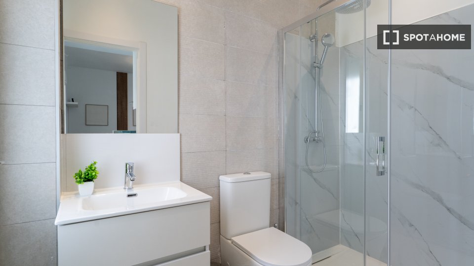 Double room Madrid, 6 beds — photo 5