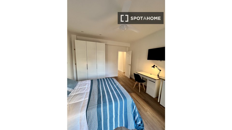 Double room Madrid, 5 beds, 140m² — photo 13