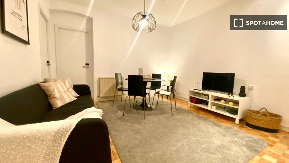 Double room Madrid, 5 beds — photo 15