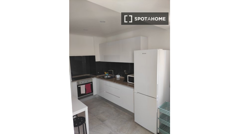 Double room Lisbon, 4 beds — photo 17