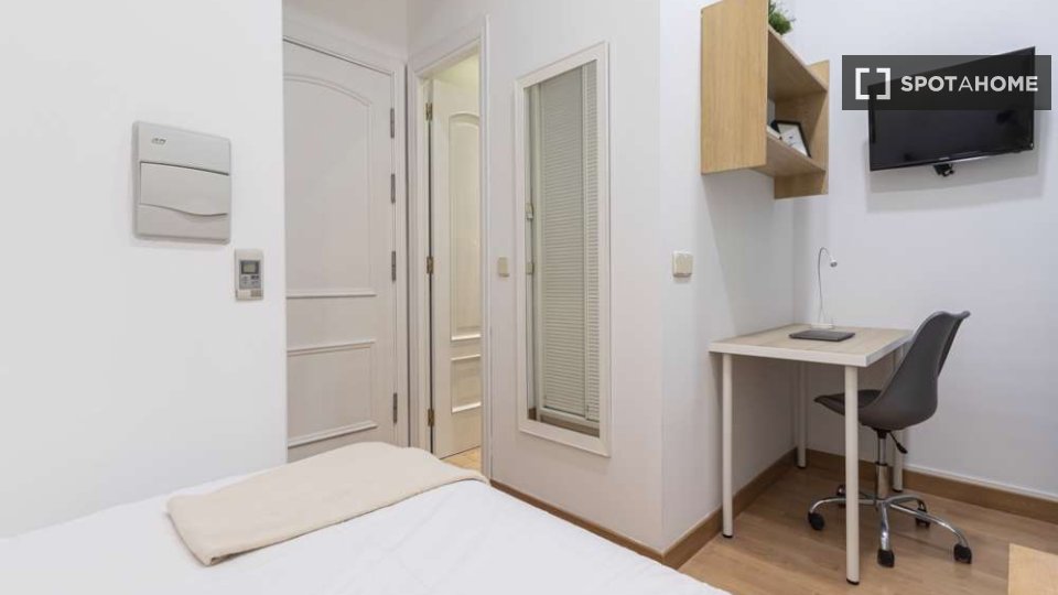 Double room Madrid, 41 beds — photo 16