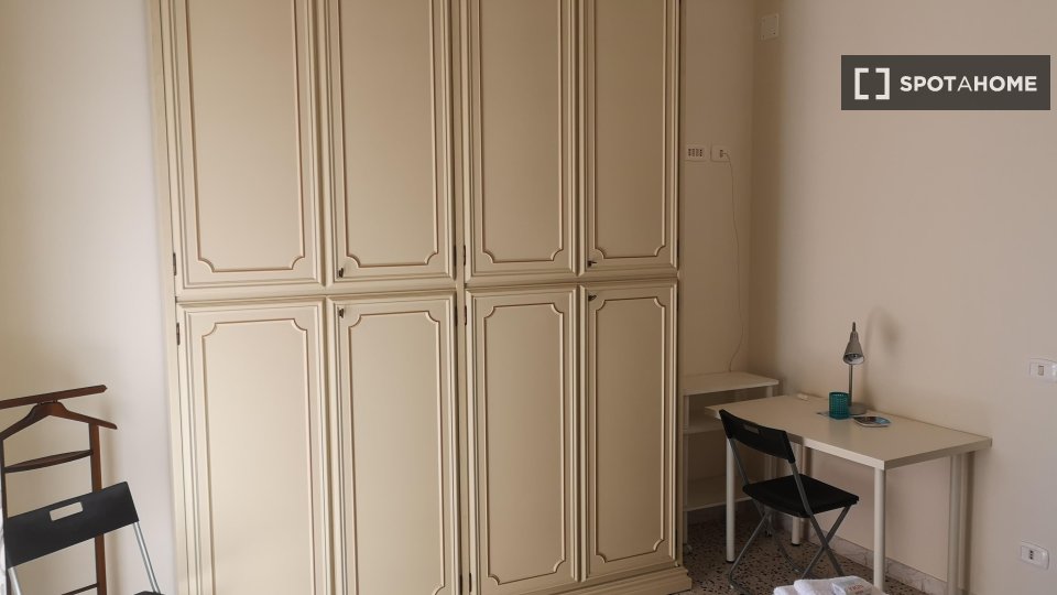 Double room Naples, 3 beds — photo 12