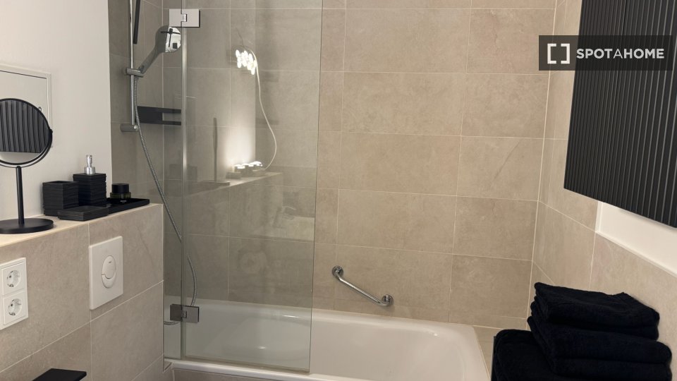 Apartment Berlin, 2 beds, 62m² — photo 11