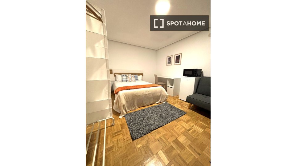 Double room Madrid, 8 beds, 170m² — photo 12
