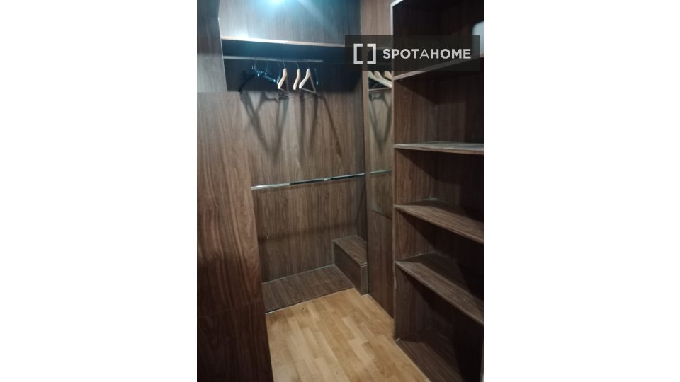 Double room Madrid, 4 beds, 100m² — photo 9