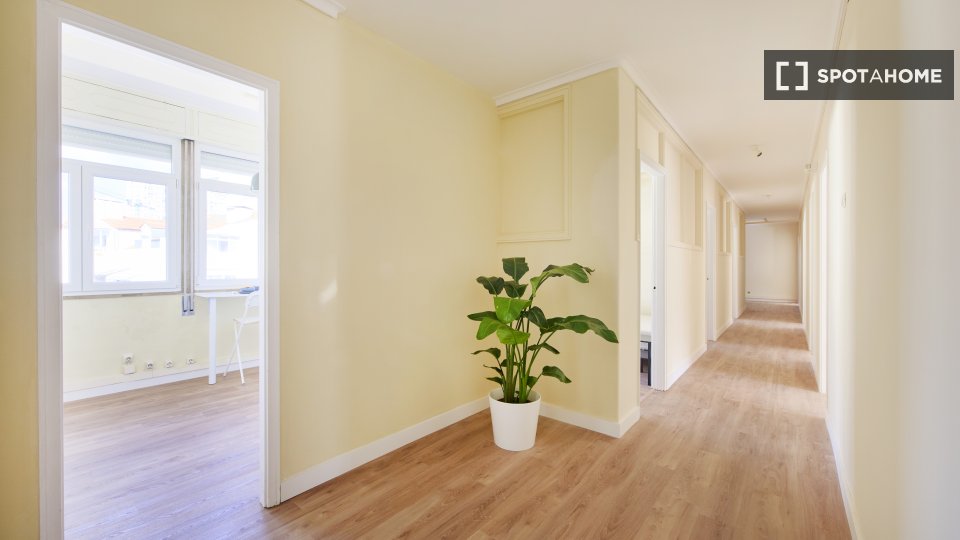 Double room Lisbon, 9 beds, 160m² — photo 25