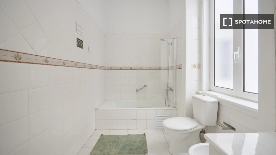 Double room Lisbon, 6 beds — photo 6