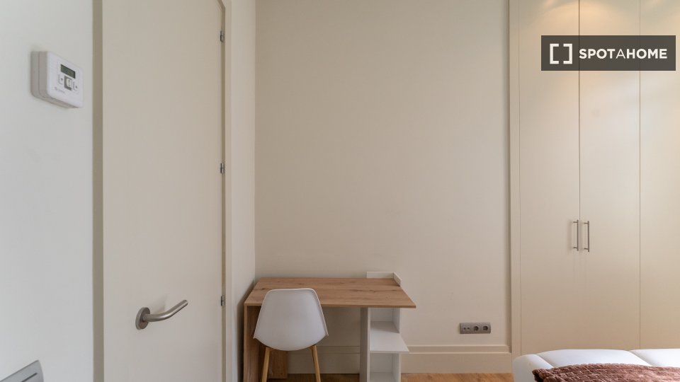 Double room Madrid, 6 beds — photo 1
