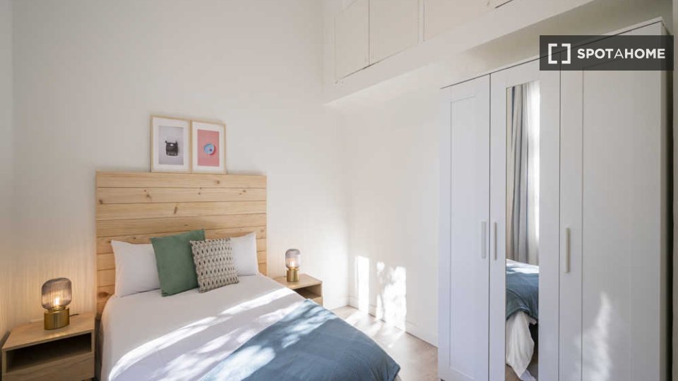 Double room Madrid, 17 beds — photo 32
