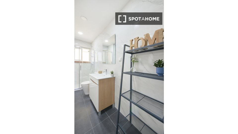 Double room Lisbon, 4 beds — photo 8