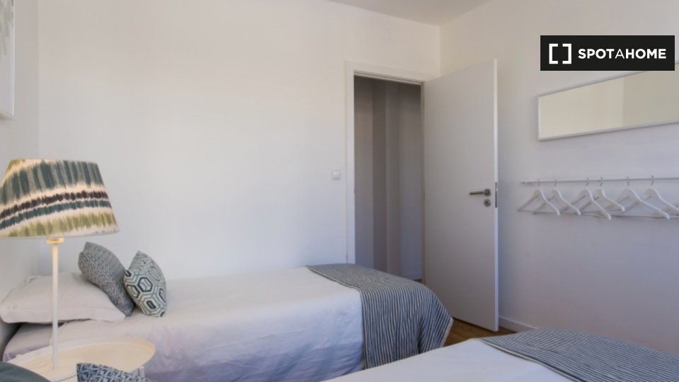 Double room Lisbon, 5 beds — photo 9