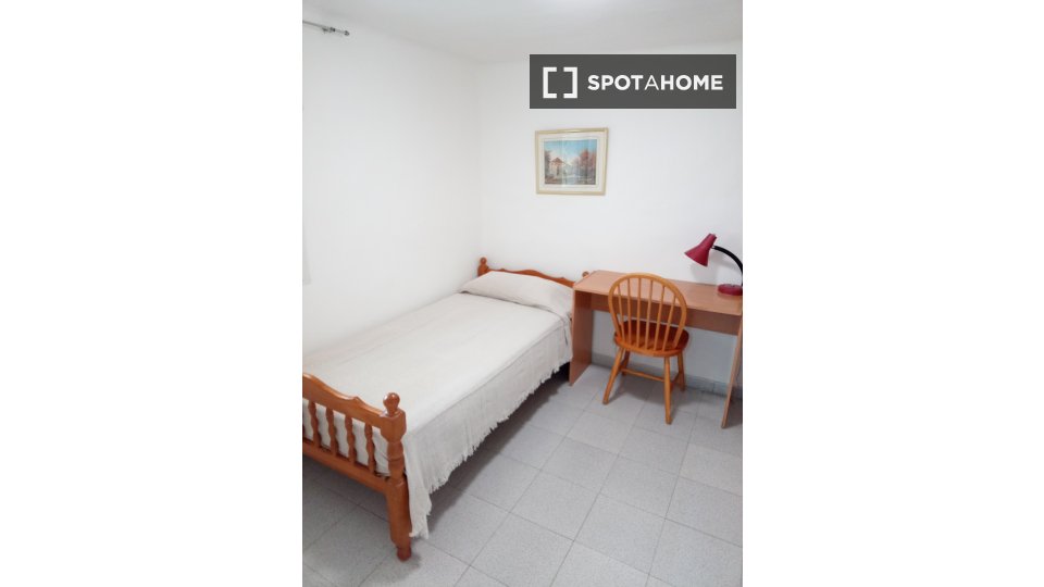 Double room Madrid, 3 beds, 50m² — photo 10