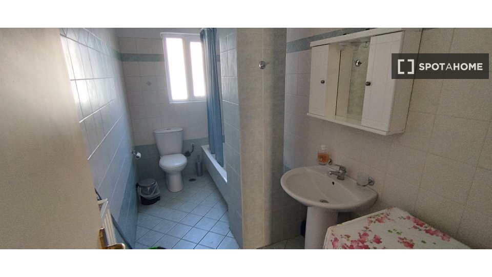 Double room Athens, 4 beds, 100m² — photo 2