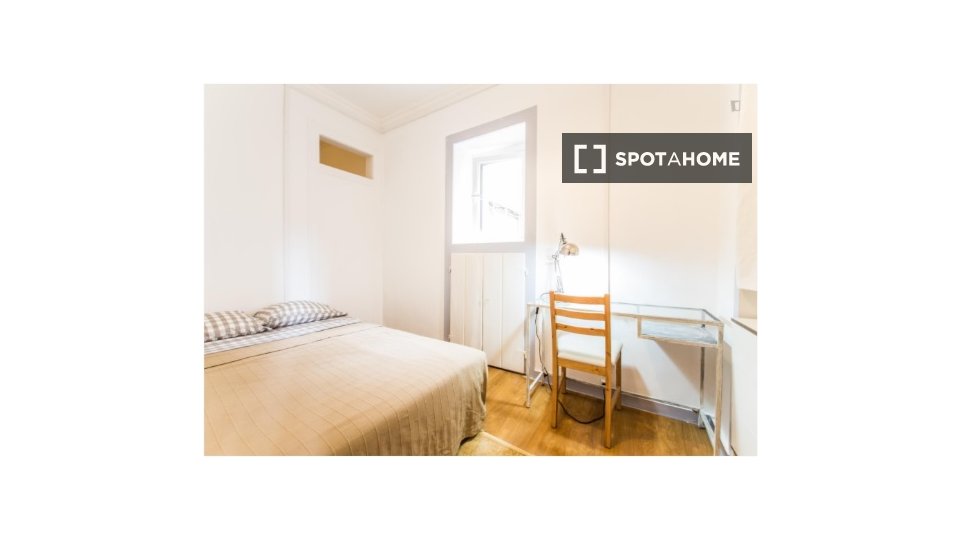 Double room Lisbon, 3 beds, 70m² — photo 12