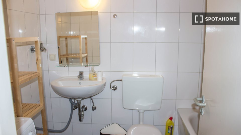 Double room Berlin, 4 beds, 81m² — photo 12