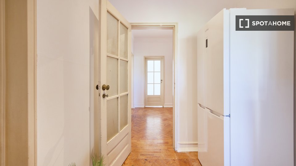Double room Lisbon, 8 beds — photo 10