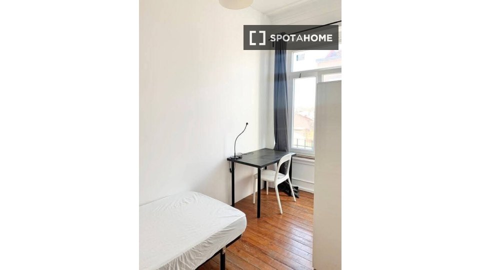 Double room Lisbon, 6 beds — photo 22