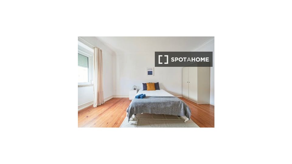 Double room Lisbon, 5 beds — photo 12