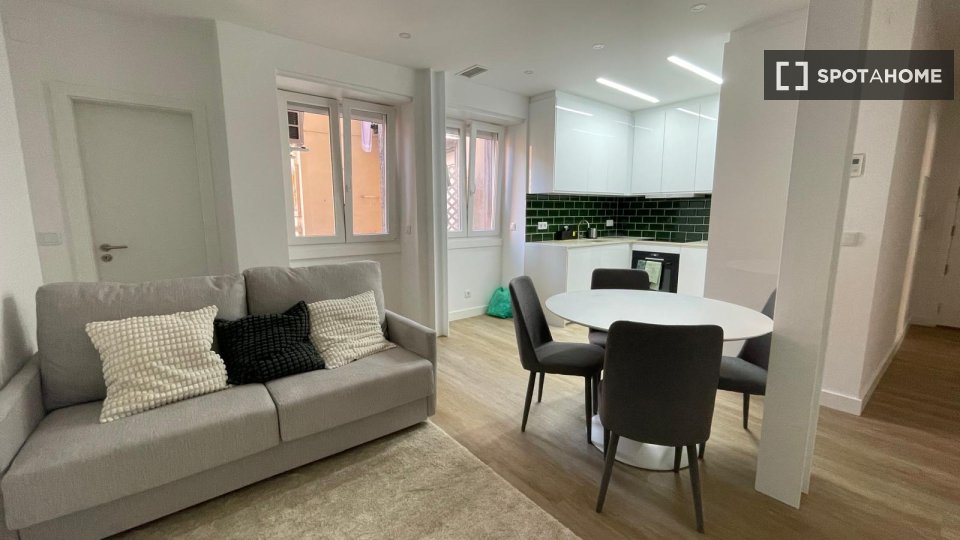 Double room Lisbon, 2 beds, 65m² — photo 3