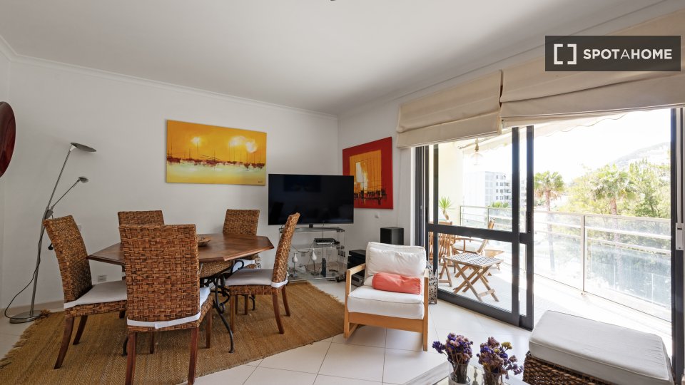 Apartment Lisbon, 2 beds, 75m² — photo 15