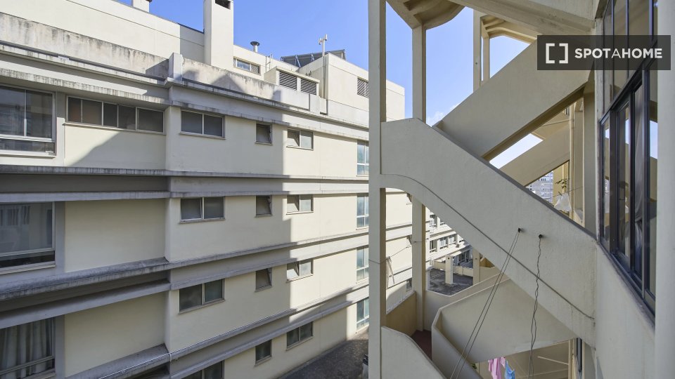 Double room Lisbon, 5 beds — photo 17