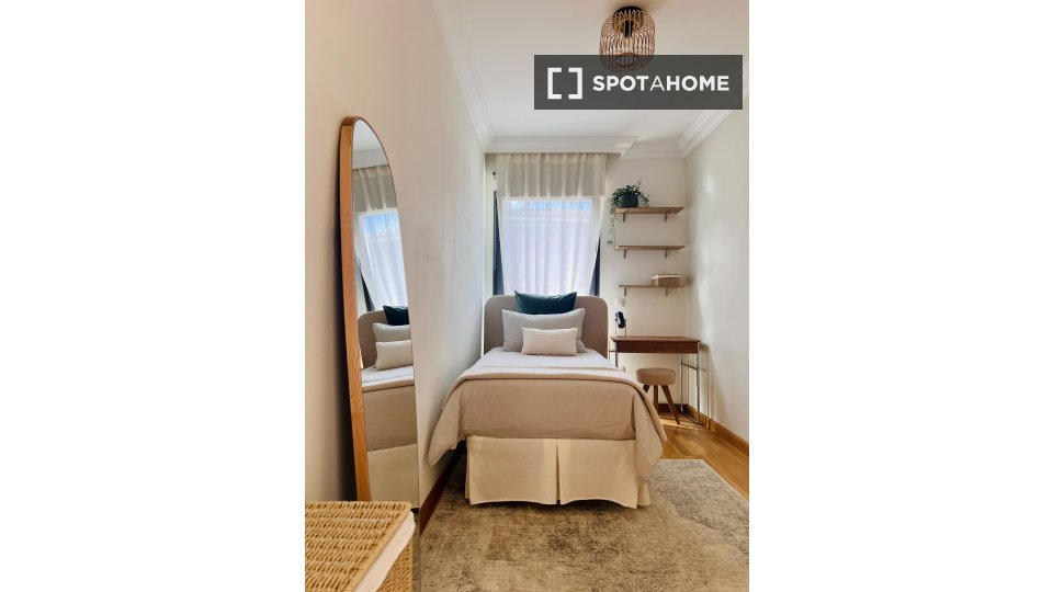 Double room Santa_Cruz_De_Tenerife, 1 bed, 188m² — photo 19