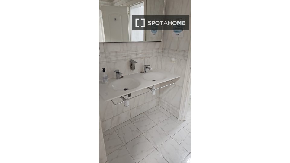 Double room Madrid, 12 beds — photo 8