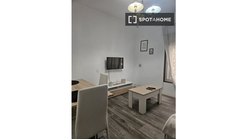 Double room Zaragoza, 2 beds — photo 17