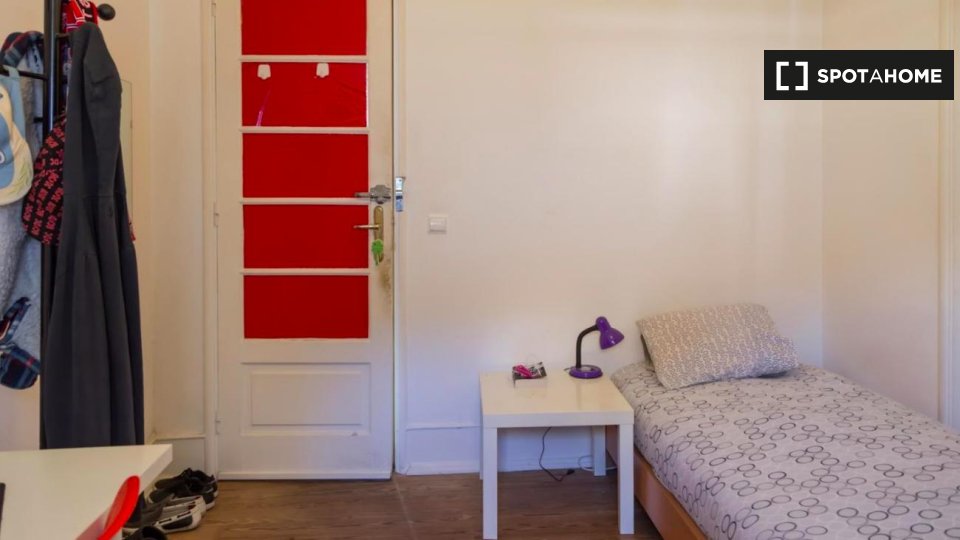 Double room Lisbon, 6 beds — photo 15