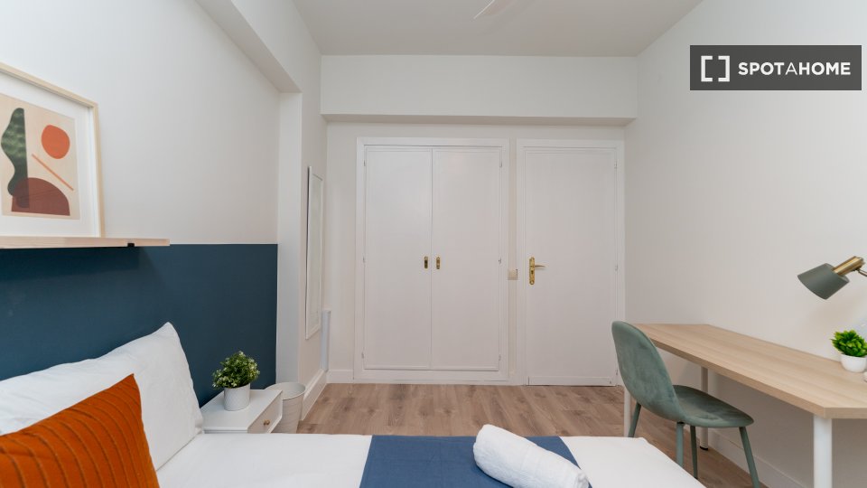 Double room Madrid, 5 beds — photo 11
