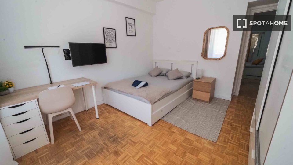 Double room Madrid, 3 beds — photo 9
