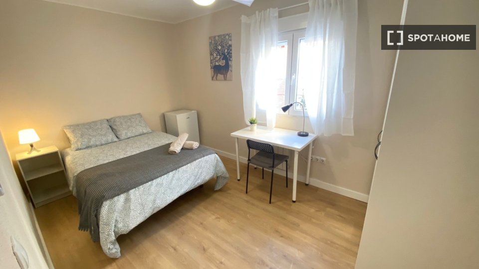Double room Madrid, 5 beds — photo 2