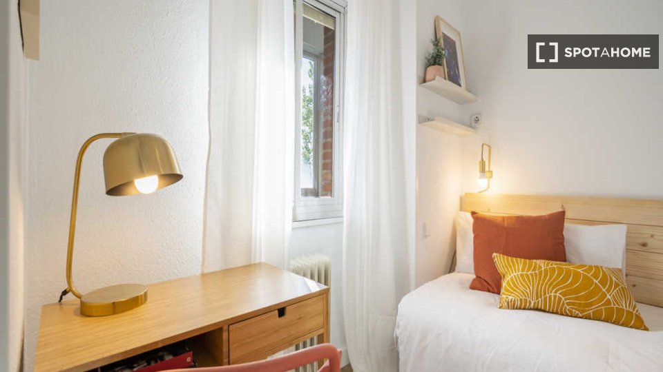 Double room Madrid, 16 beds — photo 52