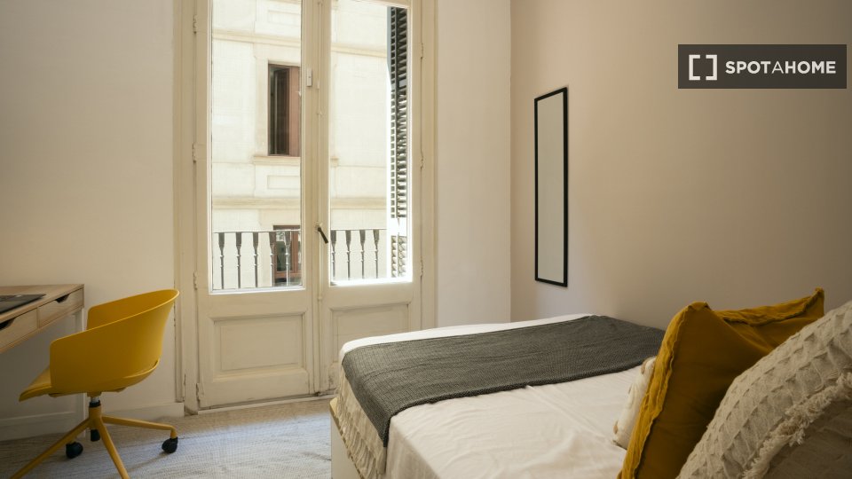 Double room Barcelona, 10 beds, 210m² — photo 14