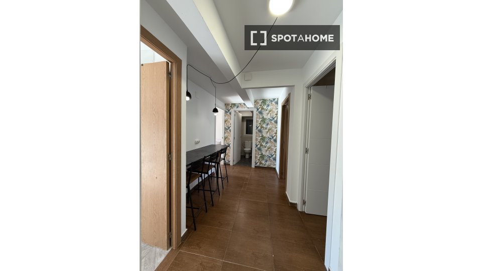 Double room Alicante, 3 beds, 70m² — photo 12