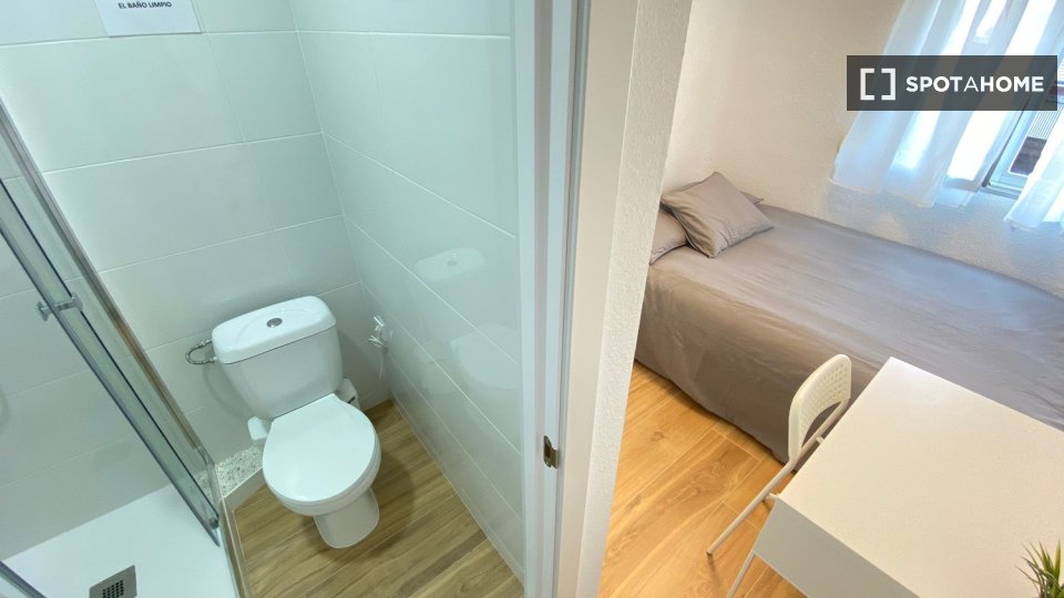 Double room Madrid, 5 beds — photo 2