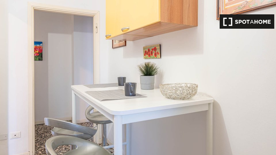 Double room Milan, 3 beds, 80m² — photo 13