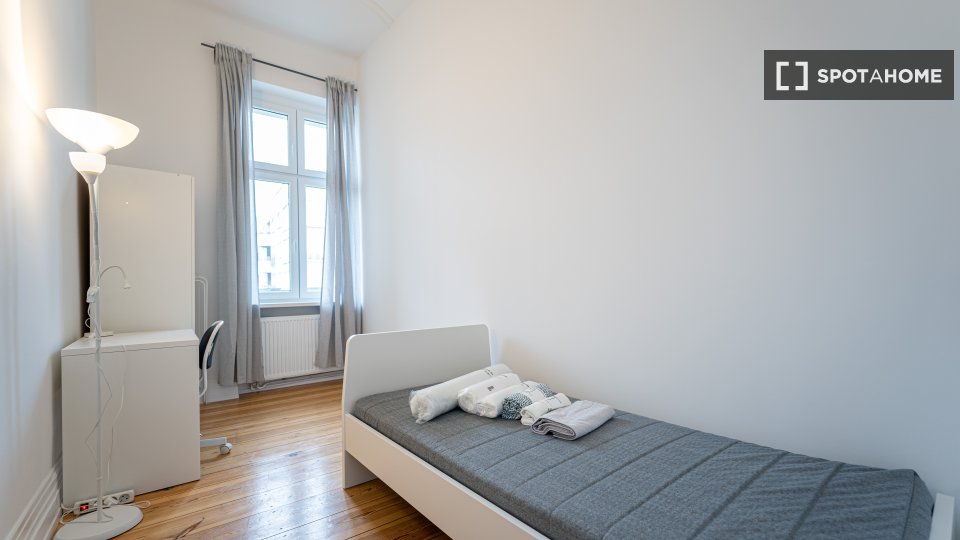 Double room Berlin, 6 beds, 108m² — photo 12
