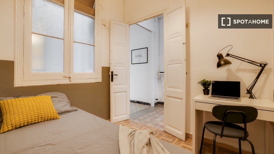 Double room Barcelona, 6 beds, 100m² — photo 1