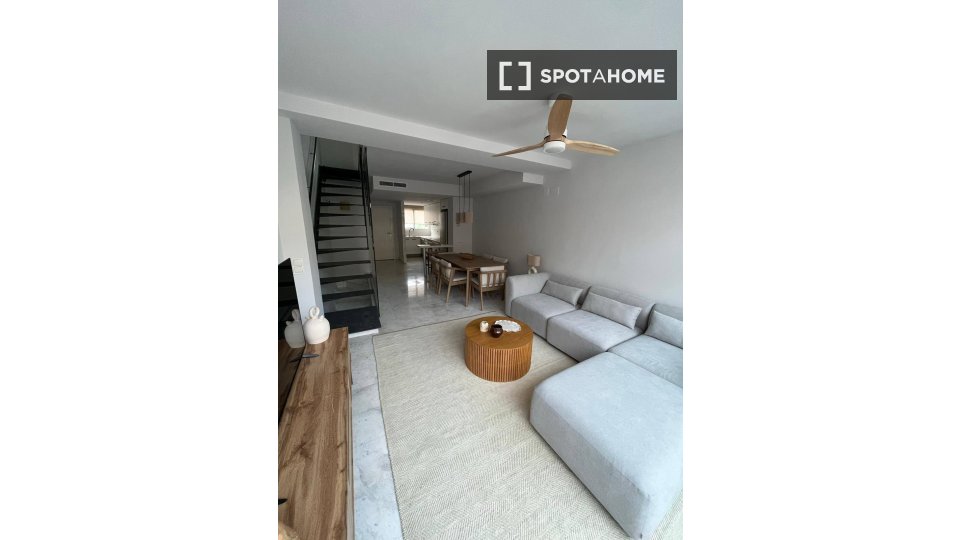Apartment Alicante, 3 beds — photo 3