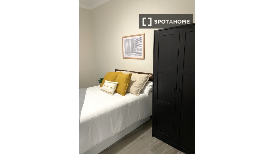 Double room Barcelona, 6 beds, 140m² — photo 10