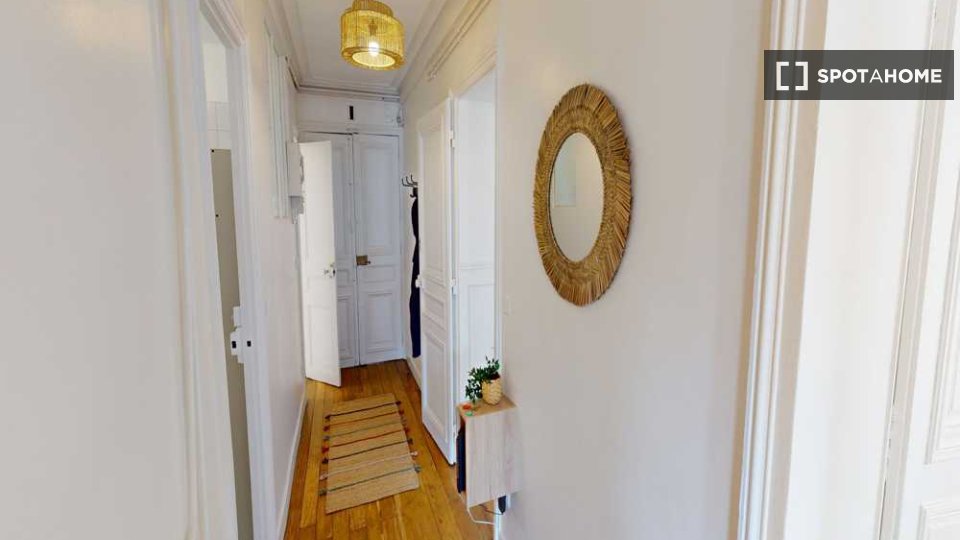 Double room Paris, 3 beds, 80m² — photo 3