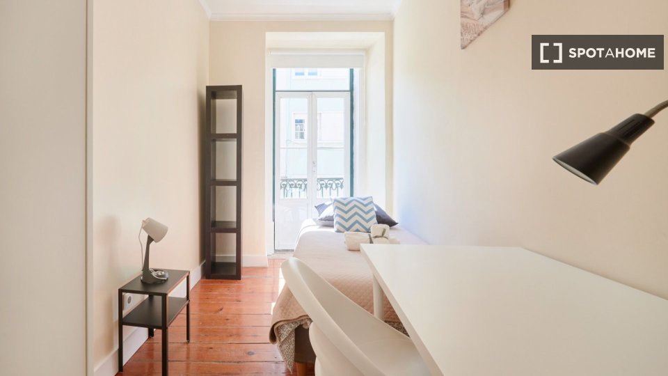 Double room Lisbon, 6 beds — photo 14