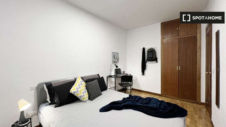 Double room Madrid, 5 beds, 95m² — photo 12