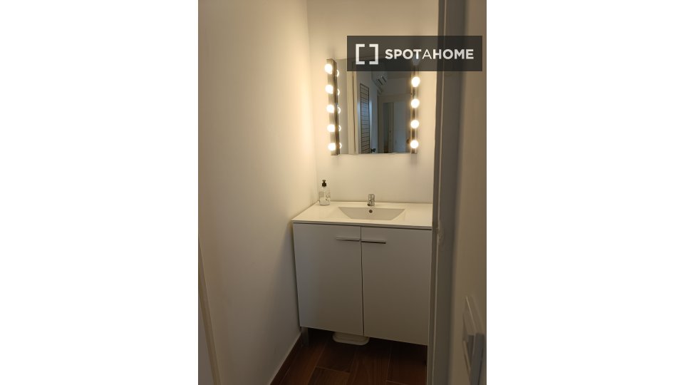 Double room Madrid, 4 beds — photo 10