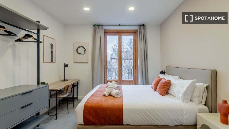Apartamento de 3 dormitorios en alquiler en Palacio, Madrid