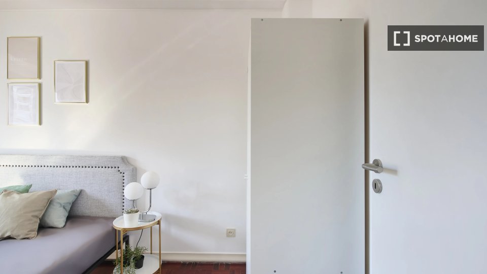 Double room Lisbon, 7 beds — photo 14